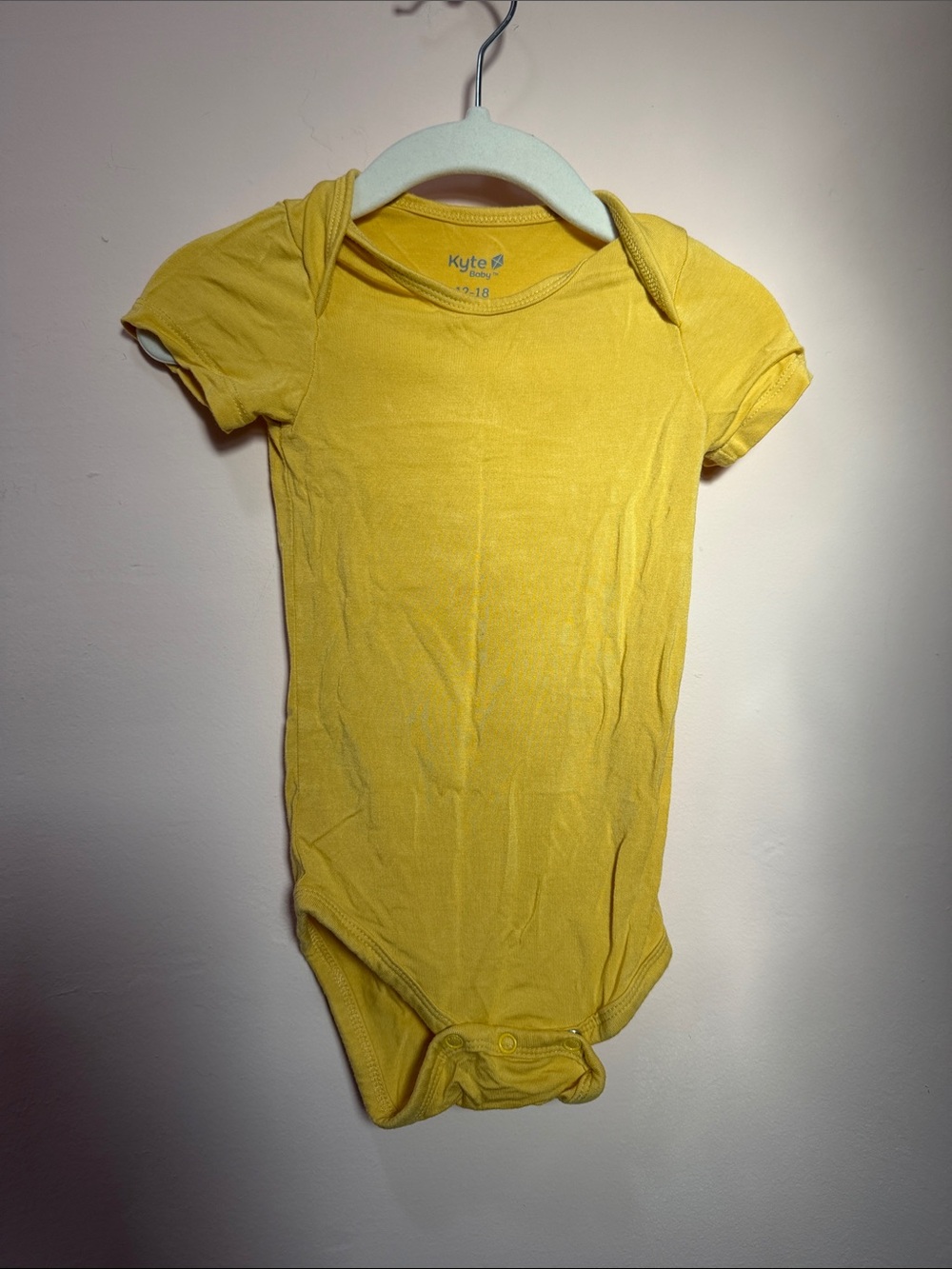 Kyte Baby Yellow Butter Short Sleeve Infant Bodysuit 12-18